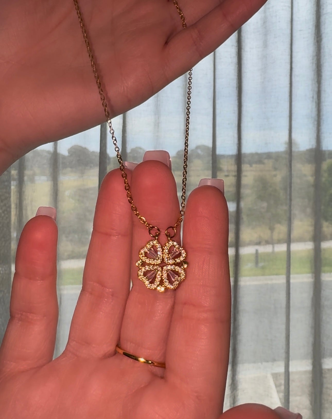 Versa Fleur Necklace